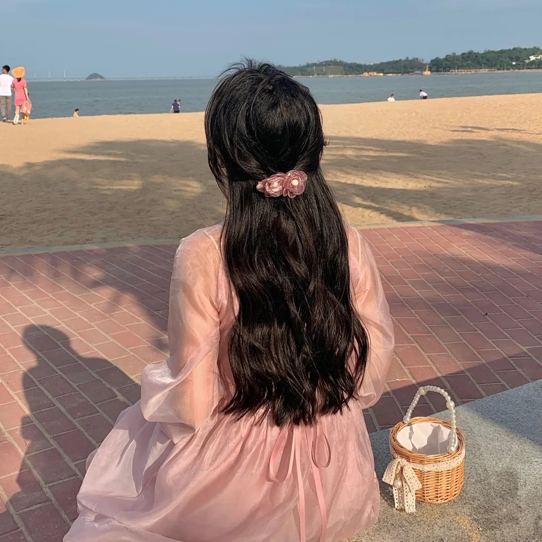 新宿天鹅海报